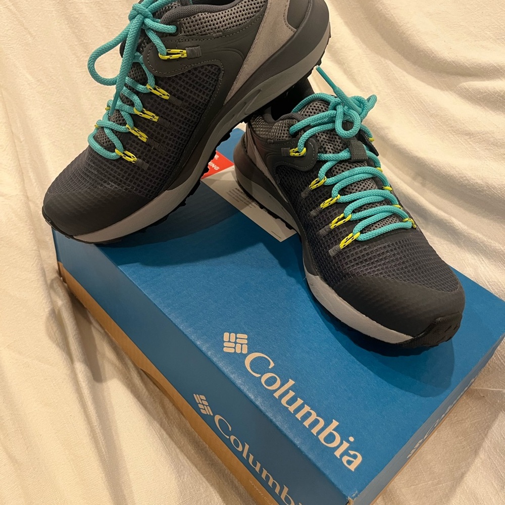 Columbia Black and Gray Sneakers with Teal Laces